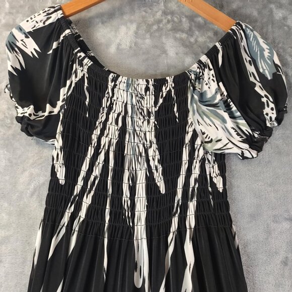Timeless Boho Black Smocked Maxi Dress – Elegant Motif Print, Flowy & Feminine - Picture 5 of 6